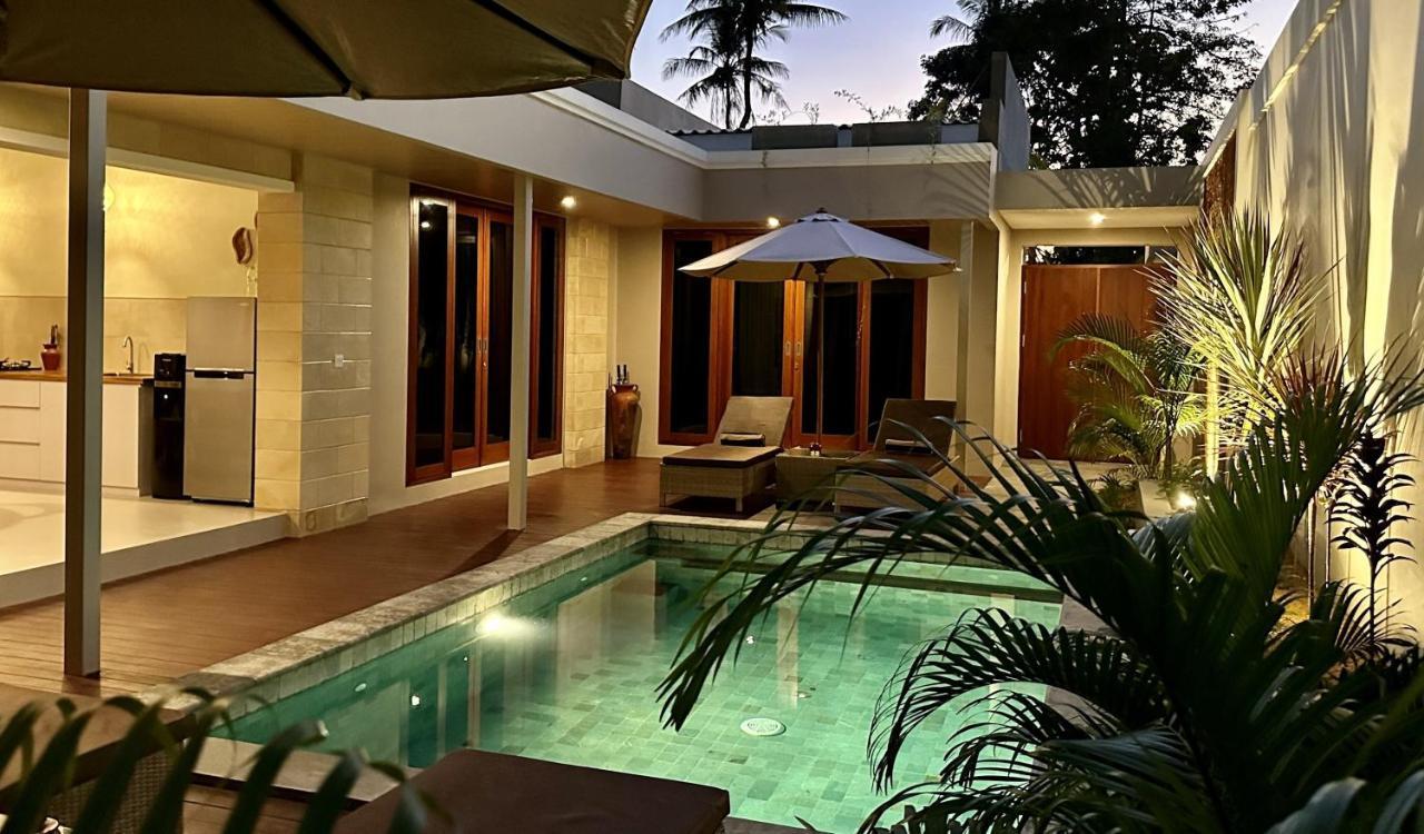 Pandan Villas Selong Belanak Exterior photo