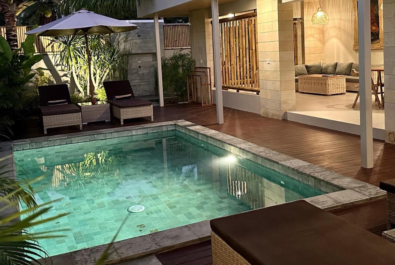Pandan Villas Selong Belanak Exterior photo